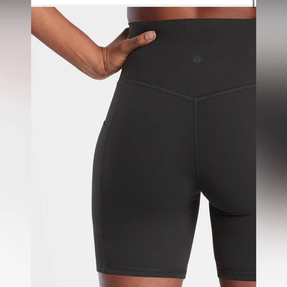 Athleta Ultimate Stash Pocket 7” Short